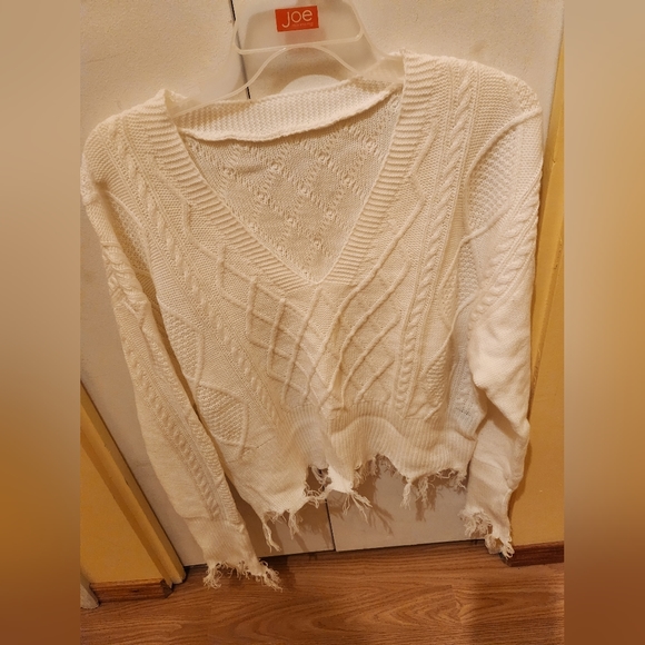 Shein large white sweater with raw hem - Picture 1 of 3